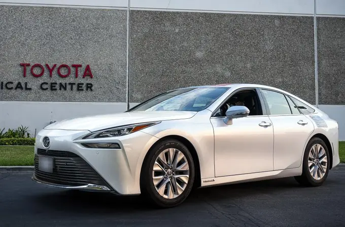 Водородда ҳаракатланувчи Toyota Mirai узоқ масофага юриш бўйича янги рекорд ўрнатди