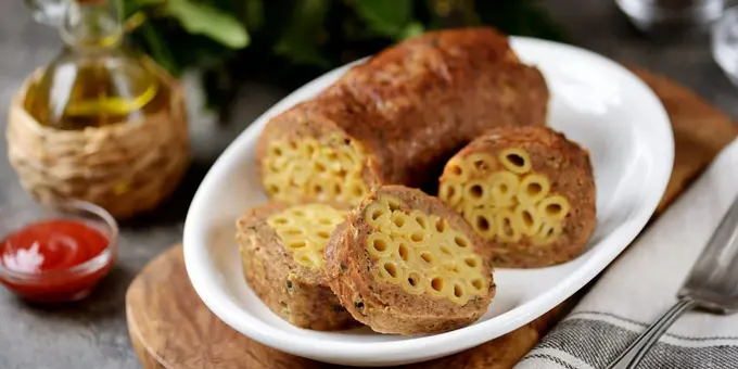 Ichiga makaron solib tayyorlanadigan go‘shtli rulet retsepti
