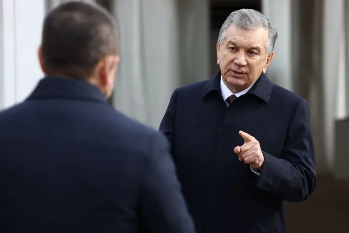 «Бундай йирик мажмуа шу пайтгача жаҳонда фақат 4 та давлатда барпо этилган». Шавкат Мирзиёев GTL заводининг очилиш маросимида нутқ сўзламоқда
