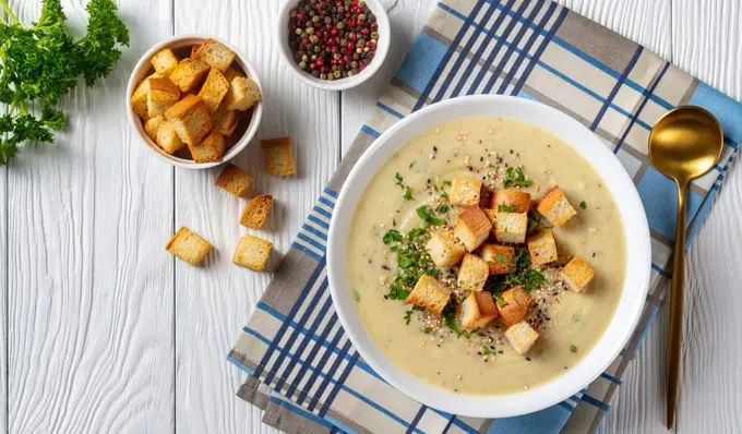 Sabzavotlarga soya sousi qo‘shib tayyorlanadigan pishloqli sho‘rva retsepti
