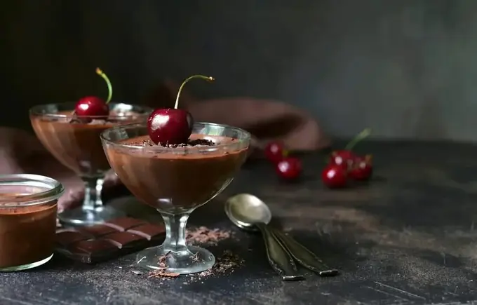 Xurmo va shokoladdan mazali puding retsepti
