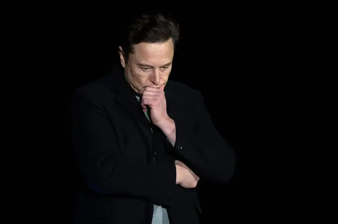 Илон Маск Tesla ходимларига офисга келиб ишлаши ёки кетиши кераклигини айтди