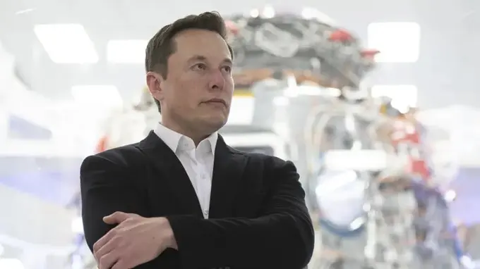 Илон Маск Tesla Powerwall қуёш электр станцияларини Украинадаги шифохоналарга топширди