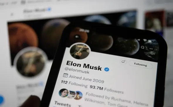Илон Маск Twitter’ни сотиб олишдан бош тортди