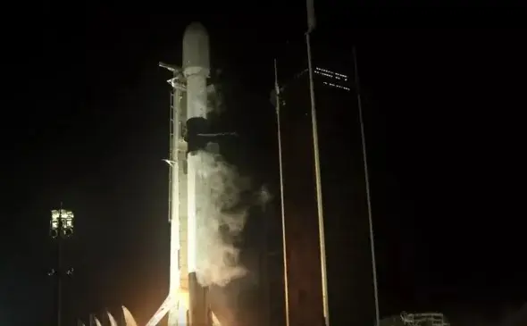 Илон Маскнинг SpaceX компанияси 52 та Starlink сунъий йўлдошини коинотга юборди