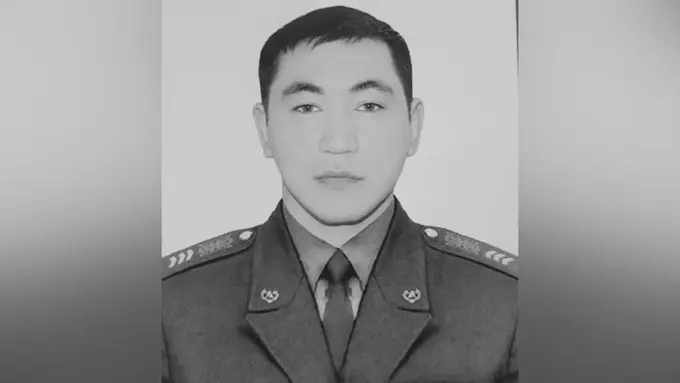 В Казахстане при ликвидации пожара погиб спасатель, который не могут потушить уже больше 15 часов