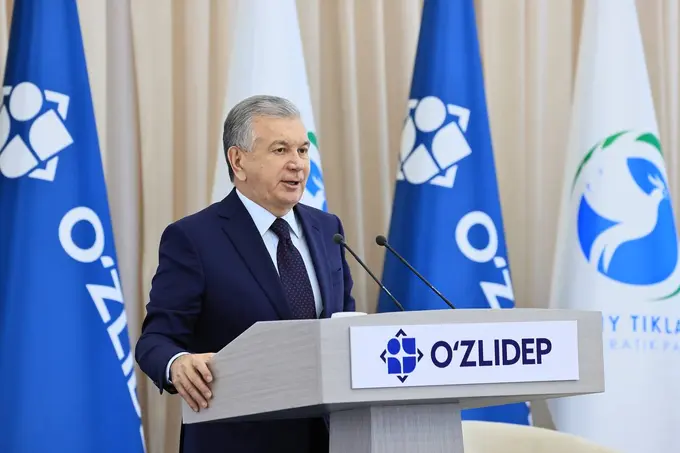 Presidential candidate Shavkat Mirziyoyev announces arrival of 100 modern electric buses and road improvements in Karshi