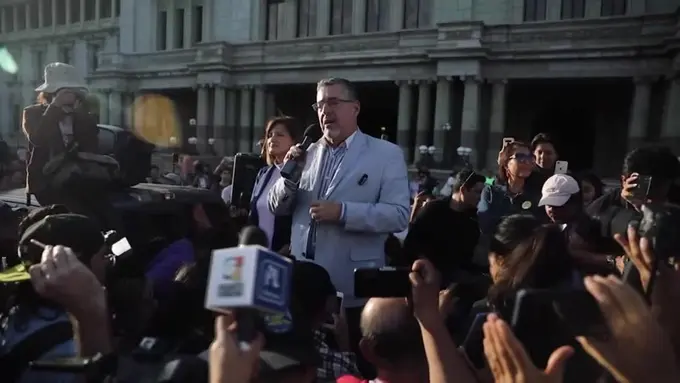 Guatemala's presidential candidate, Bernardo Arevalo, accuses government of attempting to push him out