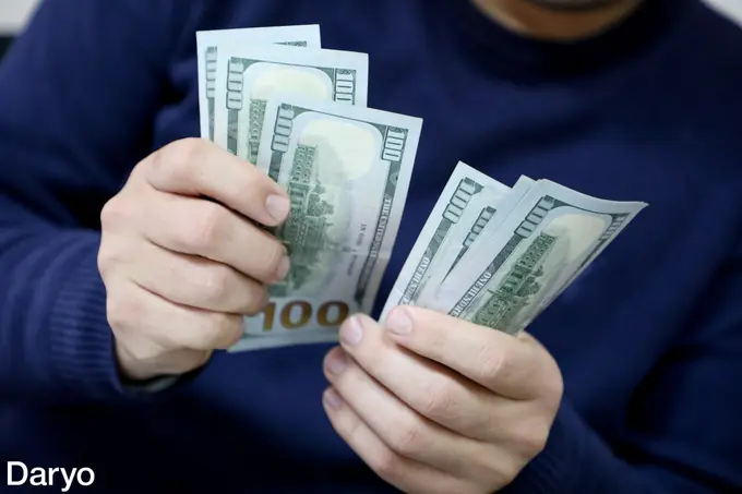 Курс доллара падает второй день подряд 
