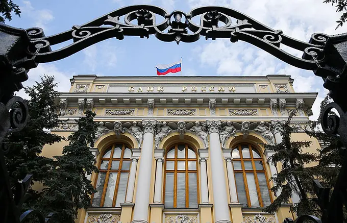 Центробанк РФ повысил ключевую ставку до 13%