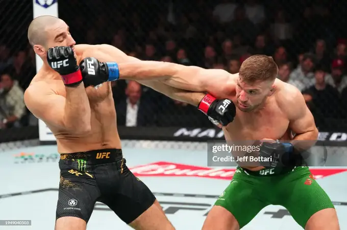 UFC 297. Дрикус дю Плесси Шон Стриклендни мағлуб этиб, ўрта вазн тоифасида чемпионга айланди 