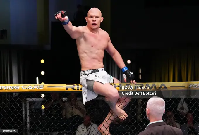 Ўзбекистонлик Богдан Гусков UFC’даги иккинчи жангида АҚШ вакилини нокаутга учратди
