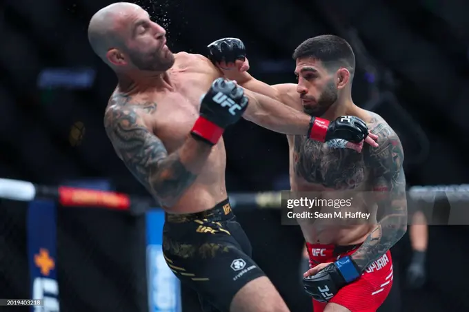 UFC 298. Илия Топурия Александр Волкановскини нокаутга учратди ва чемпионга айланди