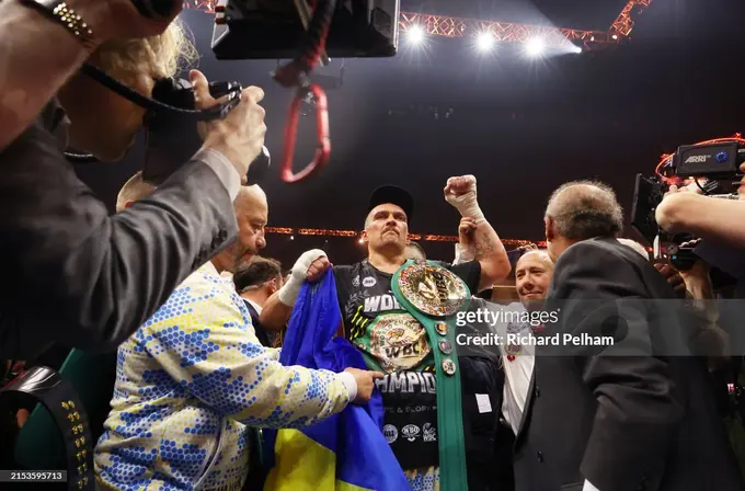 Олександр Усик барча вазн тоифалардаги 12-мутлақ чемпионга айланди