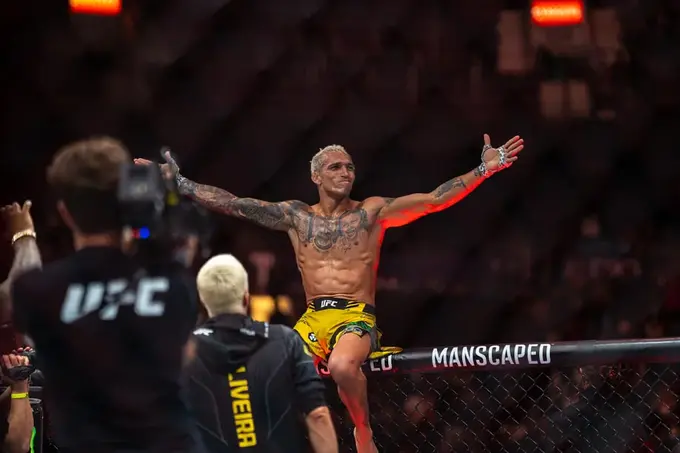 Россиялик тадбиркор UFC собиқ чемпиони Чарльз Оливейранинг машғулотлар лагерида бўлиш учун 95 минг доллар тўлади
