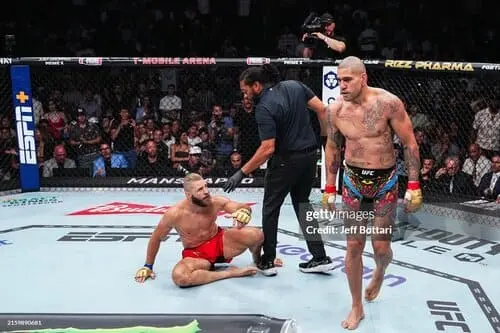 UFC 303. Алекс Перейра 2-раундда Иржи Прохазкани техник нокаутга учратди 