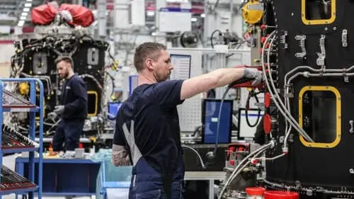 Rolls-Royce компанияси ҳар бир ходимига 900 долларлик акцияларини совға қилади