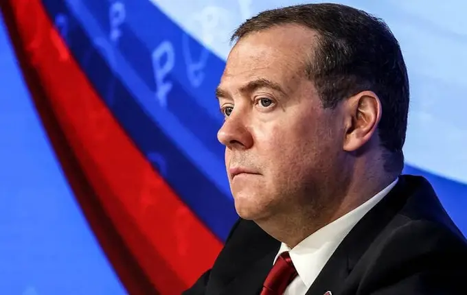 “Россия қўшинлари махсус операция доирасида Киев ва унинг ортидаги ҳудудларга ҳам етиб бориши керак” — Медведев 