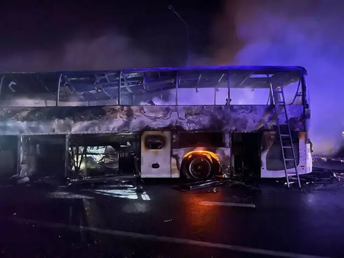 Rossiyada ichida gandbol muxlislari bo‘lgan avtobus YTHdan so‘ng yonib ketdi