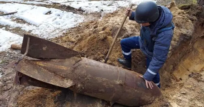 Polshadagi maktablardan birida Ikkinchi jahon urushi davrida portlamay qolgan bomba topildi
