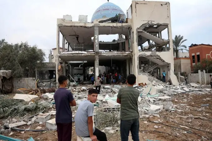 Isroil G‘azodagi masjidga hujum qildi, 21 kishi halok bo‘ldi (foto)