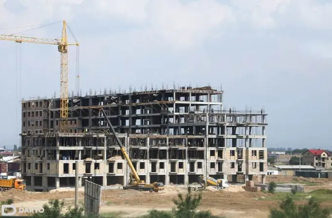 Ko‘p qavatli turar joy qurilishiga ruxsatnoma berilishi natijasida aholining murojaati kundan-kunga ko‘paymoqda — Qurilish vazirligi
