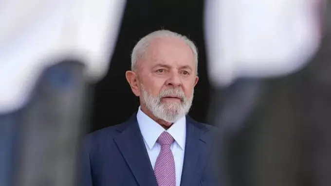 Бразилия президенти хориждаги легионерларни терма жамоага чақирмасликни сўради 
