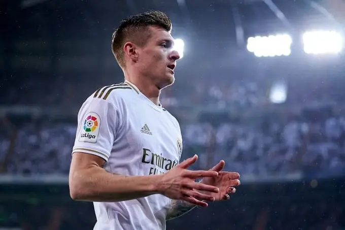 Toni Kroos “Oltin to‘p”ga kim munosib ekani haqida gapirdi