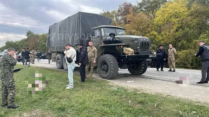 Chechenistonda rus askarlarini olib ketayotgan yuk mashinasi o‘qqa tutildi (video)