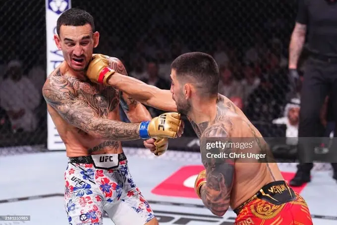 UFC 308 турнирининг бонуслари маълум бўлди 
