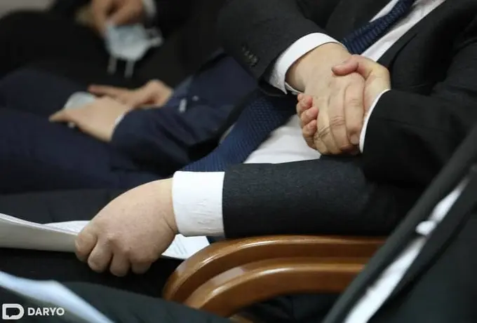 Вазирлик ва идораларнинг раҳбар ўринбосарлари сони қисқартирилди — президент фармони