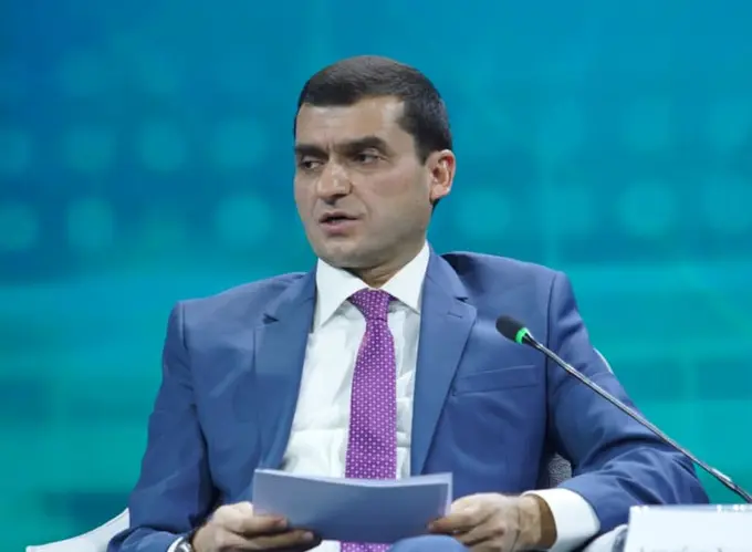 Шифокорлар ойлиги қачон минг долларга етади? Соғлиқни сақлаш вазири жавоб берди