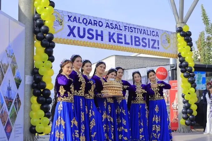 Namanganda anʼanaviy xalqaro asal festivali boshlandi (video) 