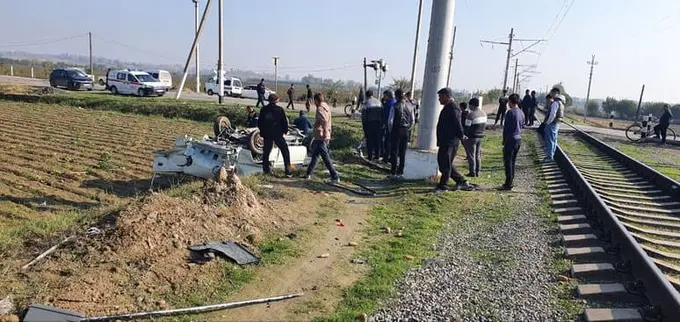 Namanganda Damas va teplovoz to‘qnashdi 