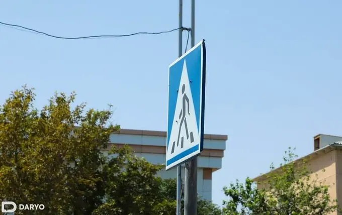 Samarqandda avtobus maktab yaqinida yo‘lni kesib o‘tayotgan bolani urib yubordi 