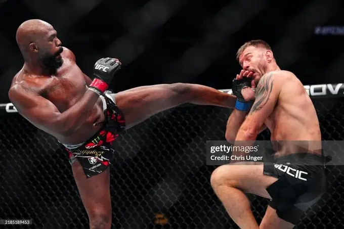 UFC 309: Жон Жонс учинчи раундда Стипе Миочични нокаутга учратди 