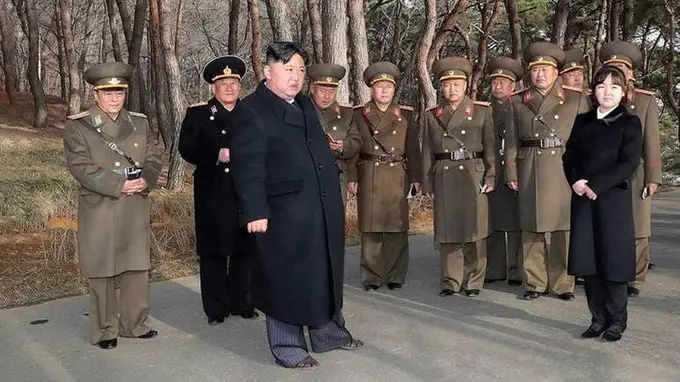 Kim Chen In harbiylarni jangovar holatda turishga chaqirdi  