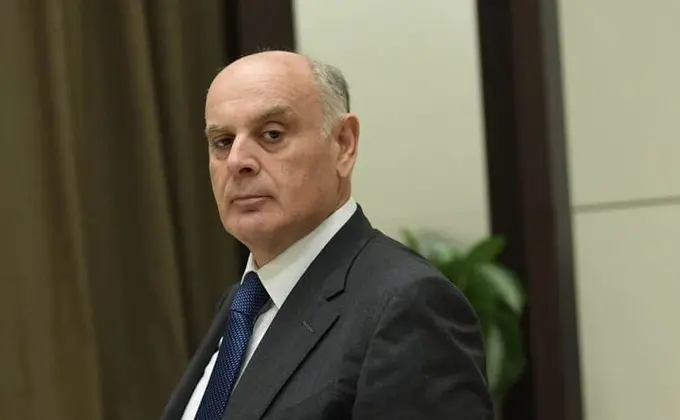 Абхазия президенти мухолифат босими остида истеъфога чиқди