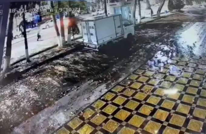 Jizzaxda Cobalt katta tezlikda ikki qizchani urib yubordi 