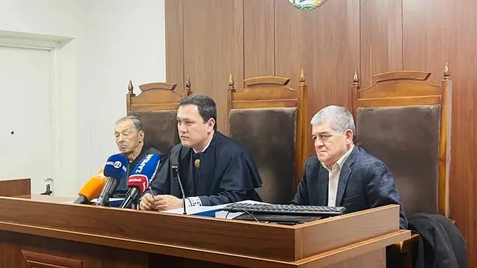 Уч ёшли бола қотиллигида гумонланган шахс ўша куни 1400 дона психотроп таблетка сотиб олиши керак бўлган: судда гувоҳлар тингланди