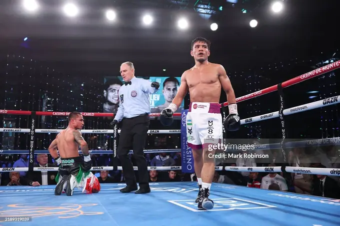 Boks. Murodjon Ahmadaliyev Espinosani nokautga uchratib, WBA Interim kamarini qo‘lga kiritdi