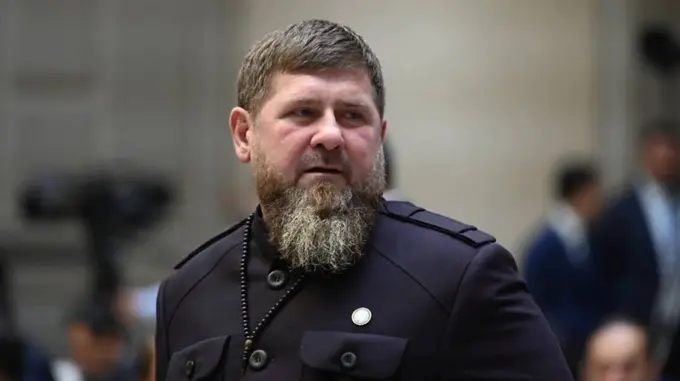 Ramzan Qodirov Asad rejimini ag‘dargan HTSHni terrorchilar ro‘yxatidan chiqarishni taklif qildi