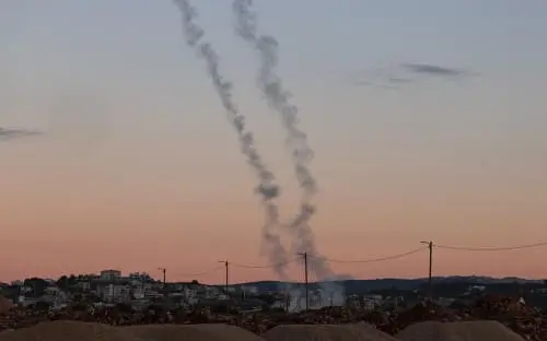 Yamanlik husiylar Isroilga raketa zarbalari yo‘lladi, 11 kishi jarohatlandi 