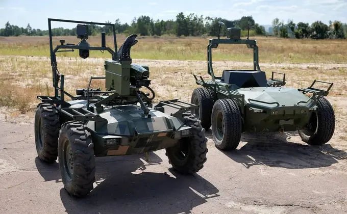 Ukraina Rossiya pozitsiyalariga ilk marta yerda harakatlanadigan robotlar bilan hujum qildi 