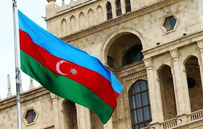Озарбайжон россияликларга нисбатан мамлакатда бўлиш қоидаларини кучайтиради