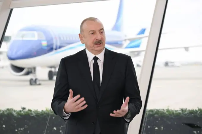 “Samolyot Grozniy yaqinida tashqi ta’sir oqibatida shikastlangan va boshqaruvni yo‘qotgan” — Ilhom Aliyev