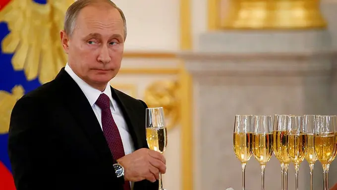 Putin kimlarni yangi yil bilan tabrikladi?