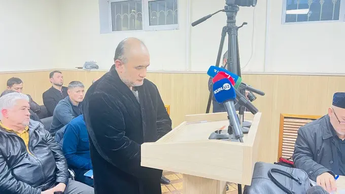 “Vatanga xiyonat qilmadim” — zapravkadagi tanqidi ortidan qamalgan G‘ayrat Do‘stovning appelyatsiya sudi bo‘lib o‘tmoqda