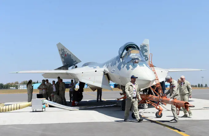 Россия бешинчи авлод Су-57 кўринмас қирувчи самолётини Ҳиндистонда ишлаб чиқаришни таклиф этди 