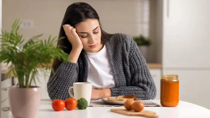 Kech nonushta qilish ruhiyatni cho‘ktiradi va depressiyaga olib keladi — tadqiqot 